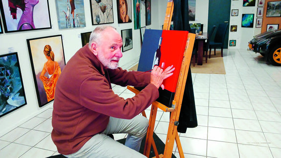 Karst Kroeskamp in zijn atelier in de Grotestraat zuid.jpg