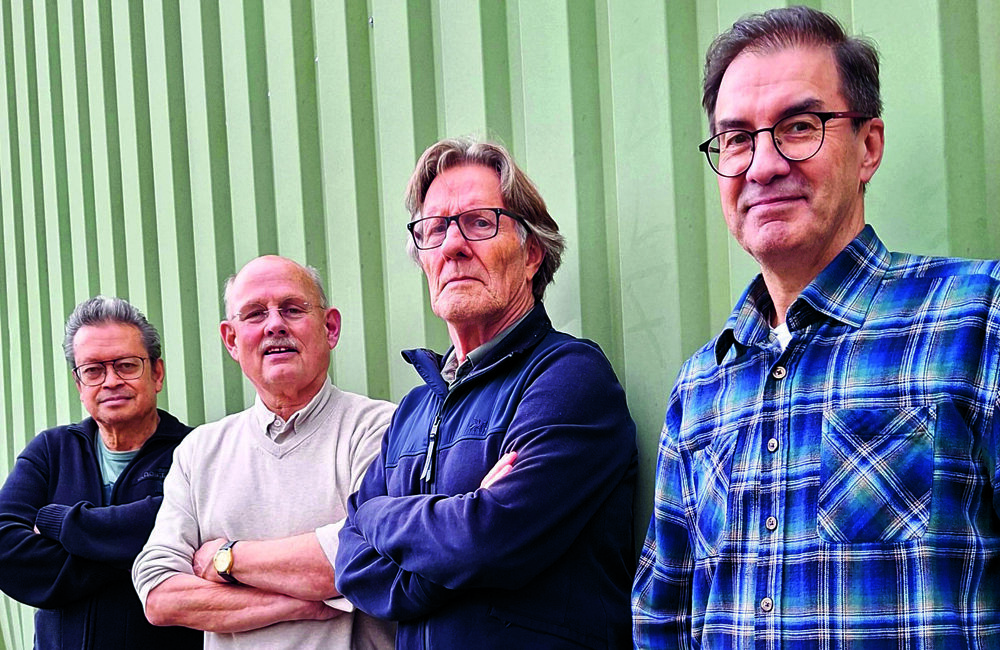 James, Wim Willem en Richard willen het publiek vermaken met jaren zestig muziek.jpg