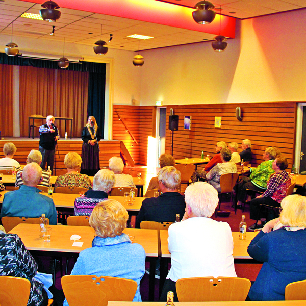 Aandacht voor een lezing georganiseerd door de KBO.JPG