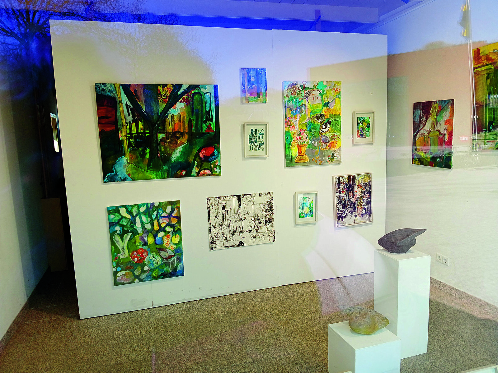 Iedereen die langs loopt kan het werk bezichtigen.jpg