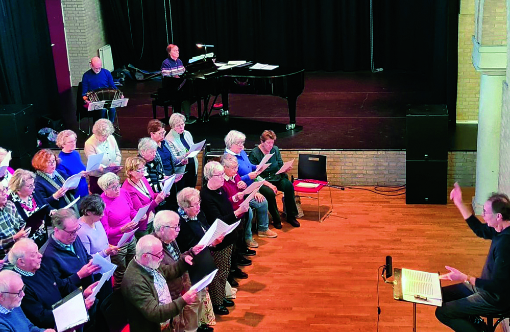 Toonkunst oefende zaterdag onder leiding van Arno Vree en begeleid door Martin de Ruiter op bandoneon en Roel Praas op de vleugel.JPG