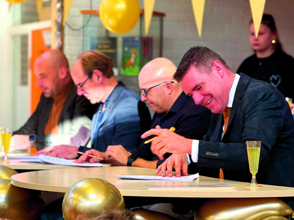 Ondertekening KC Noorderkwartier door bestuurders.jpg