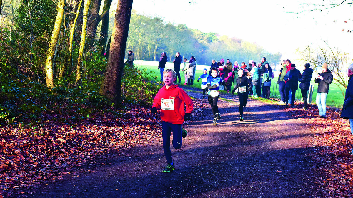 Ook veel enthousiaste kinderen aan de start.JPG