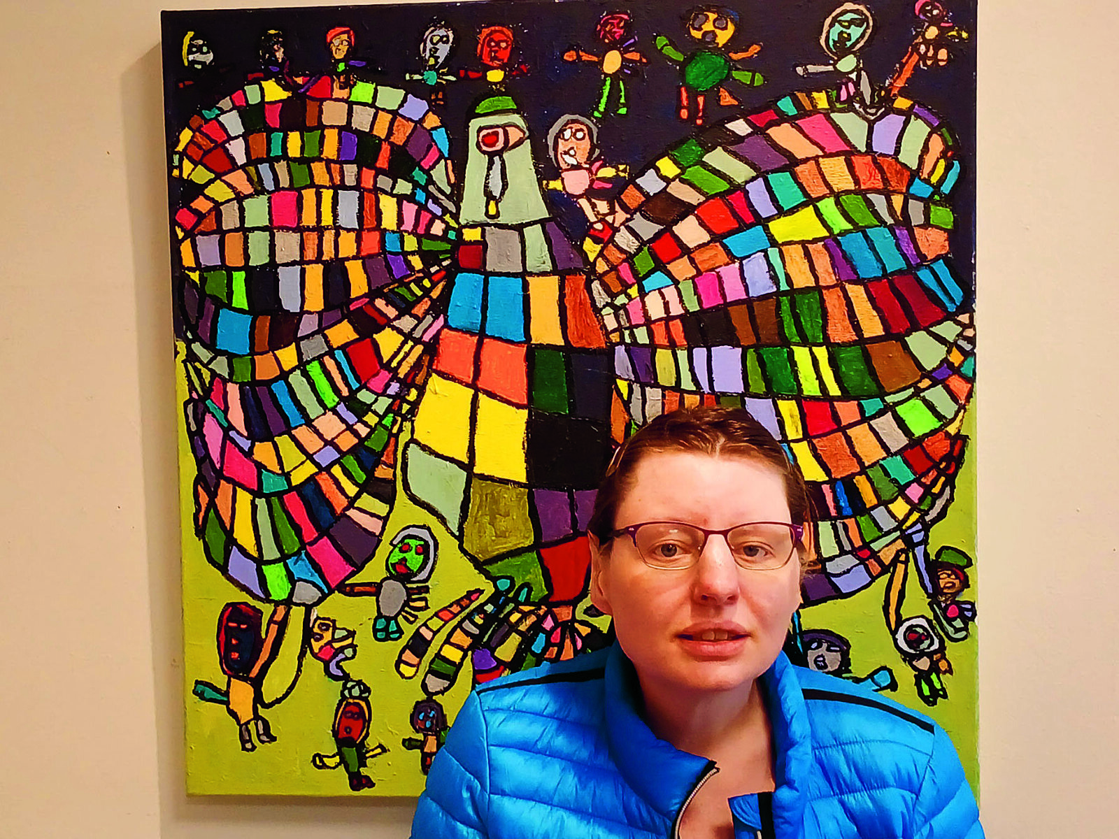 Miep Schothuis bij haar kunstwerk .jpg