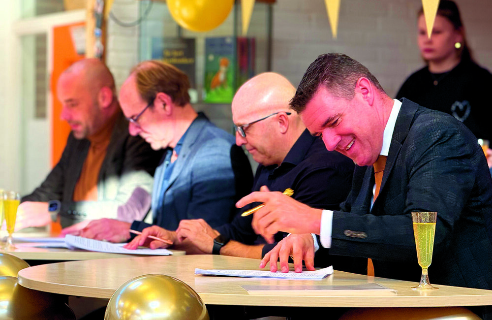 Ondertekening KC Noorderkwartier door bestuurders.jpg