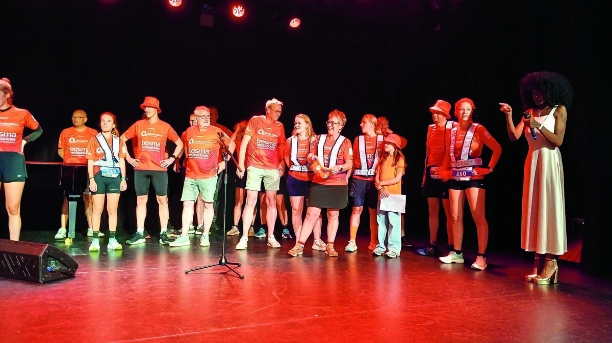Het hele team werd bij naam genoemd op het podium van Hof 88.jpg