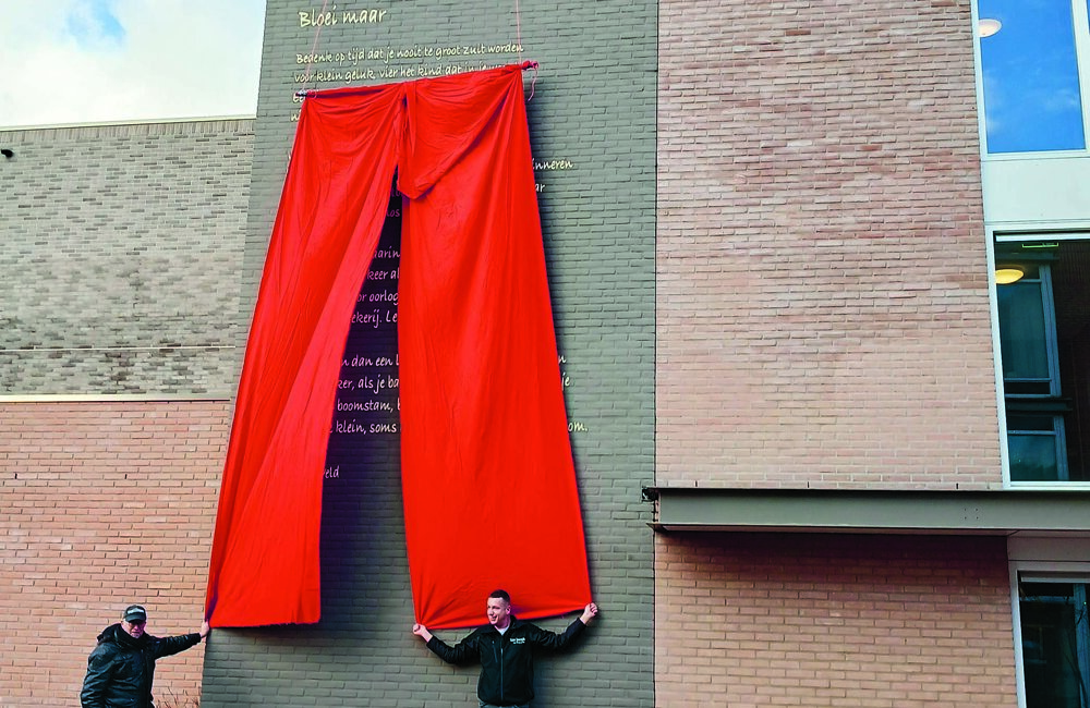 Officiele onthullng muurgedicht.jpg