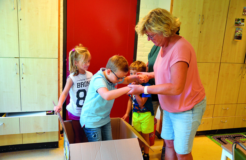 Letterlijk en figuurlijk een handje helpen