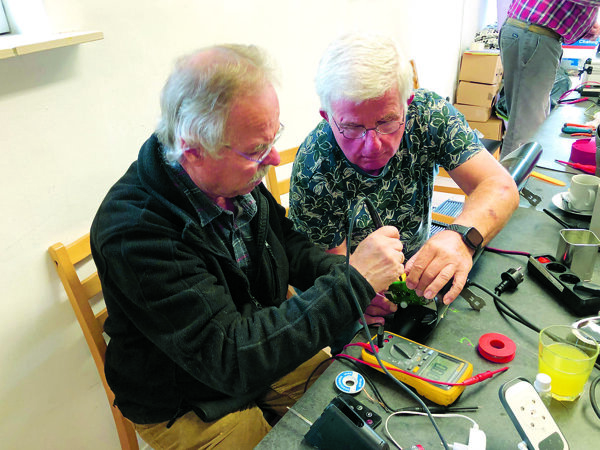 FOTO Diverse reparaties in het Noaberhoes.jpg