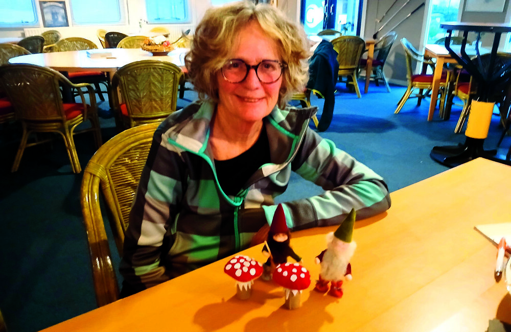 Liesbeth Eeftinck Schattenkerk en haar poppetjes.jpg