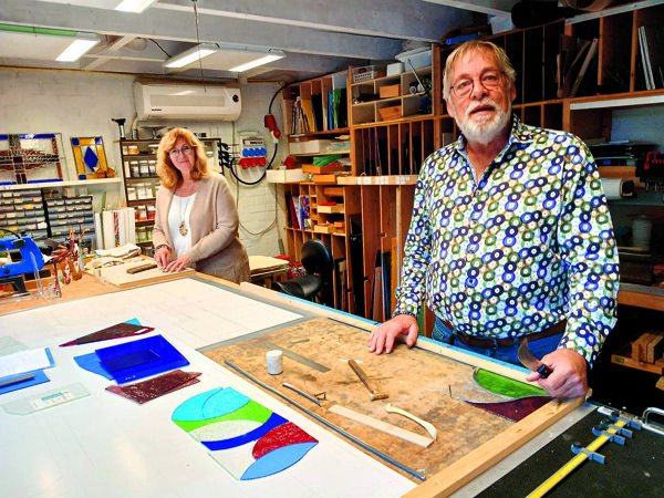 Gonda en Gerrit Welling met hun unieke glaskunst.jpg