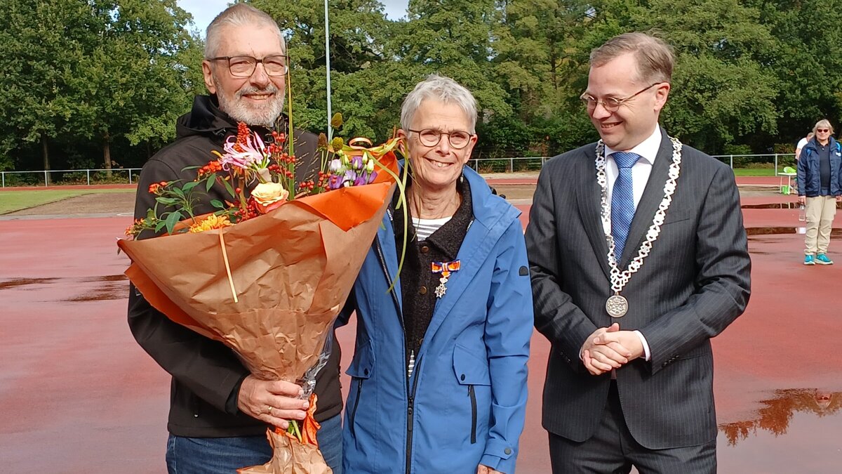 Nanny Karsten was aangenaam verrast en ook geëmotioneerd door de onderscheiding