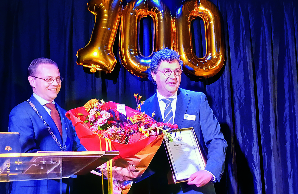 Onderscheidingen samen met een bloemetje..jpg