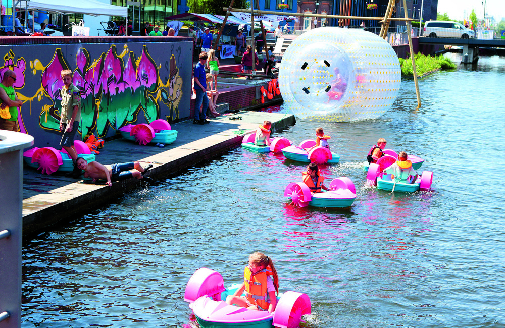 Kinderplezier op het water, ( Foto Peter Klerck