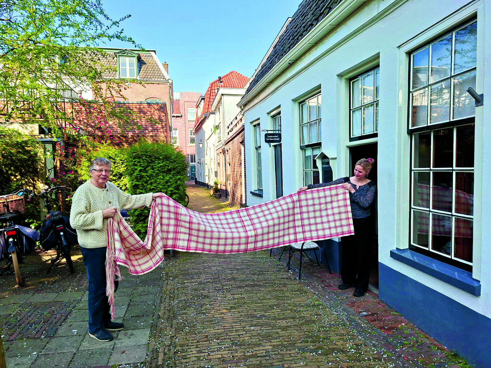 Nieuwe lappen worden wekelijks geweven.jpg