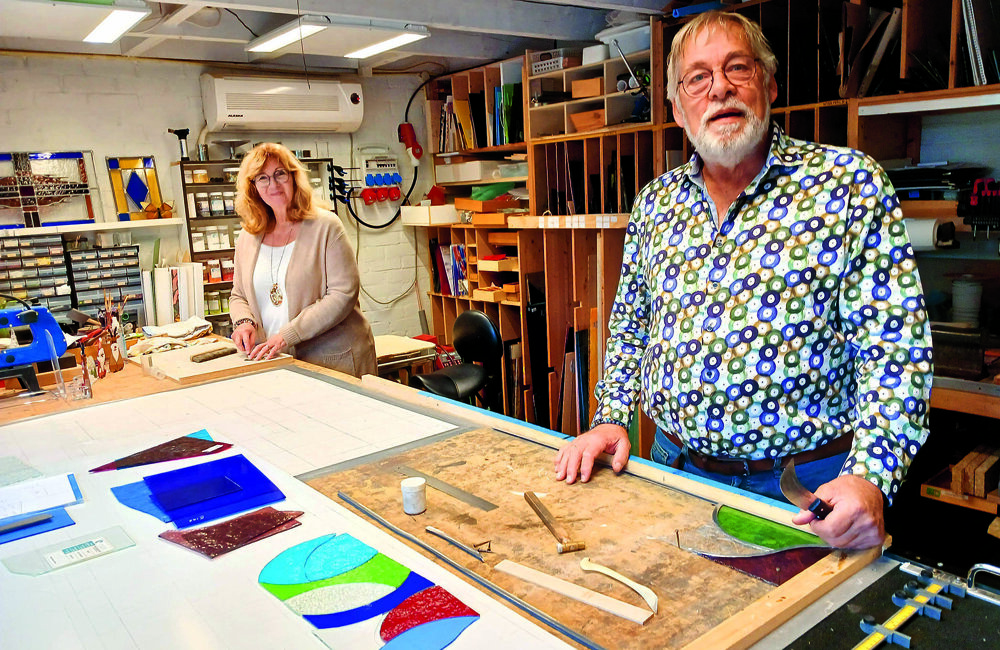 Gonda en Gerrit Welling met hun unieke glaskunst.jpg