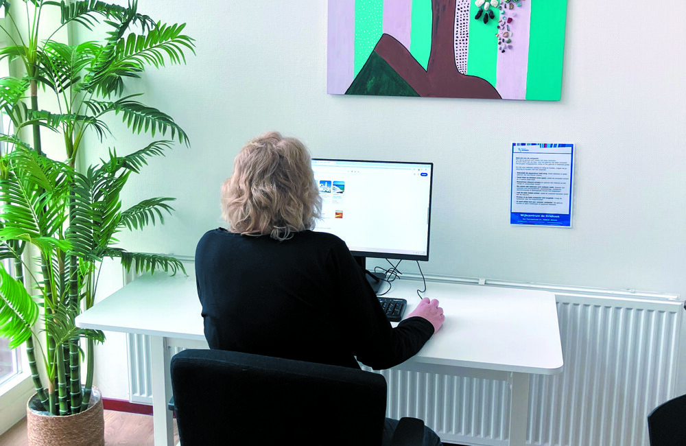 Afbeelding computer in wijkcentra.jpeg
