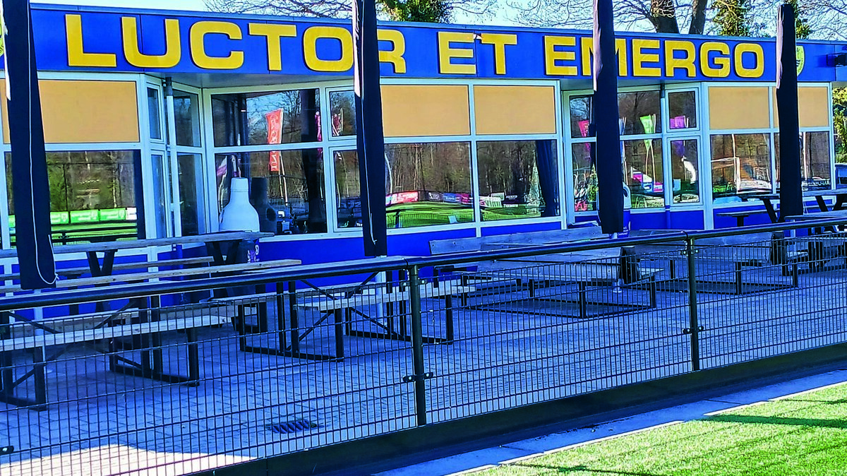 Het fraaie en ruime clubgebouw van Luctor et Emergo wordt maandelijks te beschikking gesteld aan het Parkinsoncafé..jpg