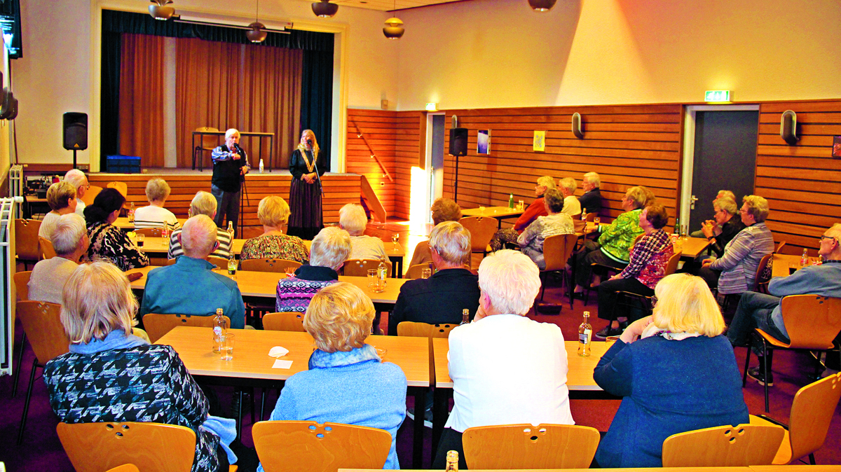 Aandacht voor een lezing georganiseerd door de KBO.JPG