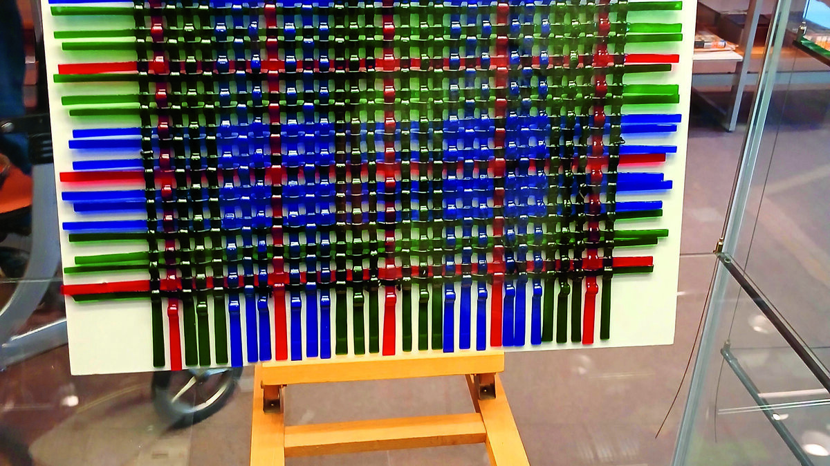 Prachtig, maar heel kwetsbaar glasweefkunt van Alies van der Poll.jpg