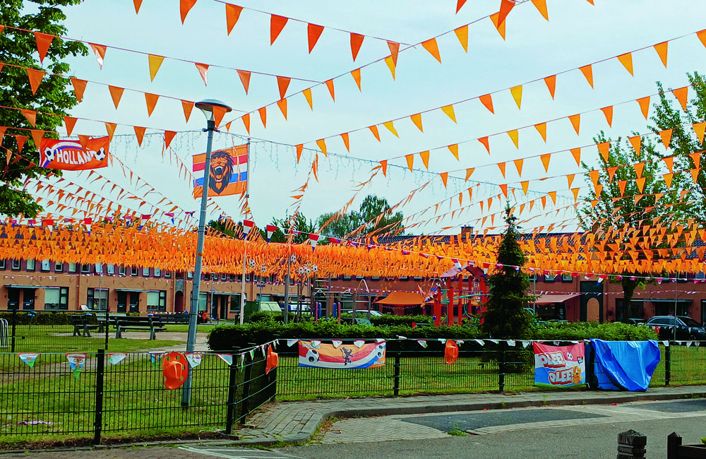Het Vinkenpleintje spant de kroon en is helemaal oranje