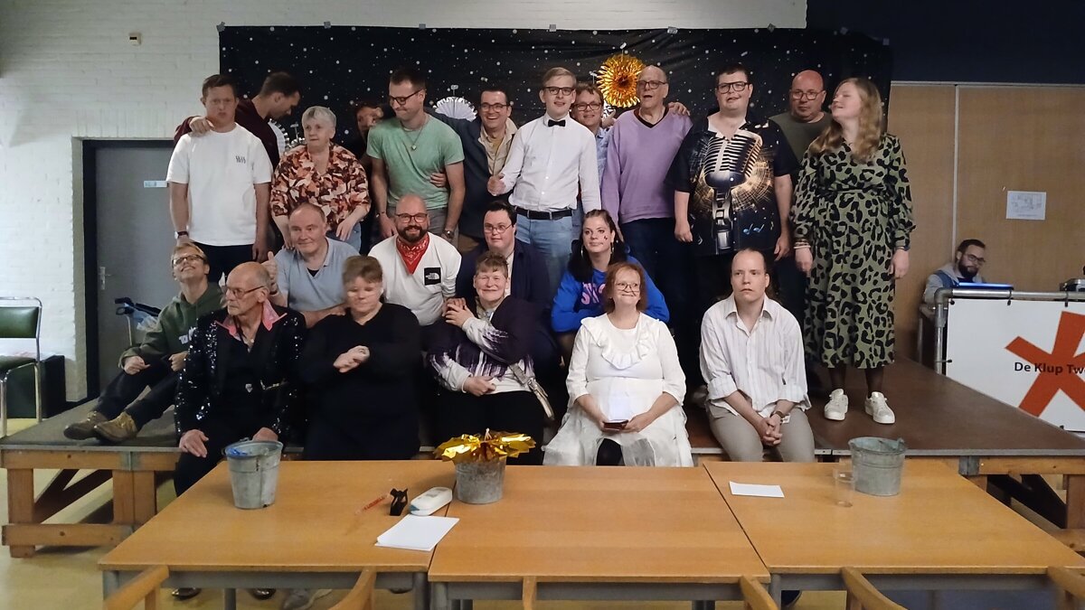 Alle 20 deelnemers samen op de foto