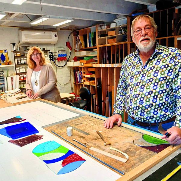 Gonda en Gerrit Welling met hun unieke glaskunst.jpg