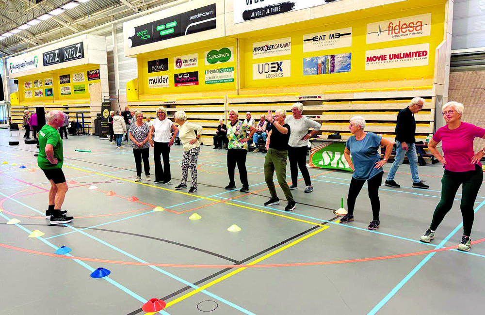 Veel belangstelling voor de oefeningen van de SISUleden.jpg