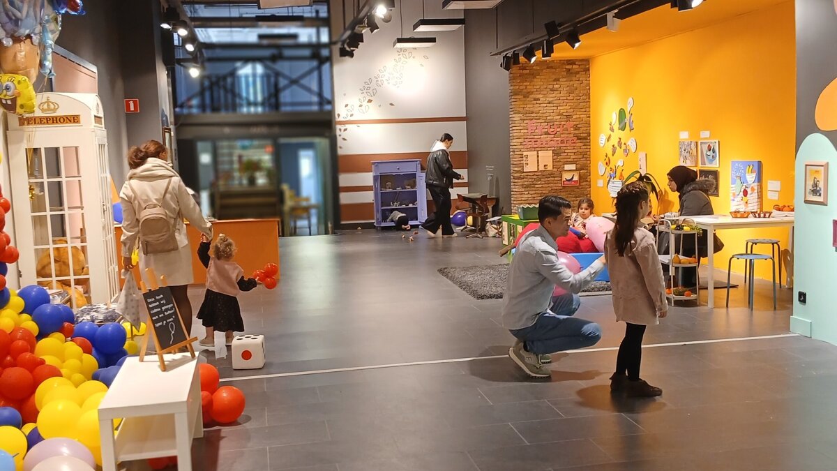 Grote ruimte met vele kleine hoekjes
