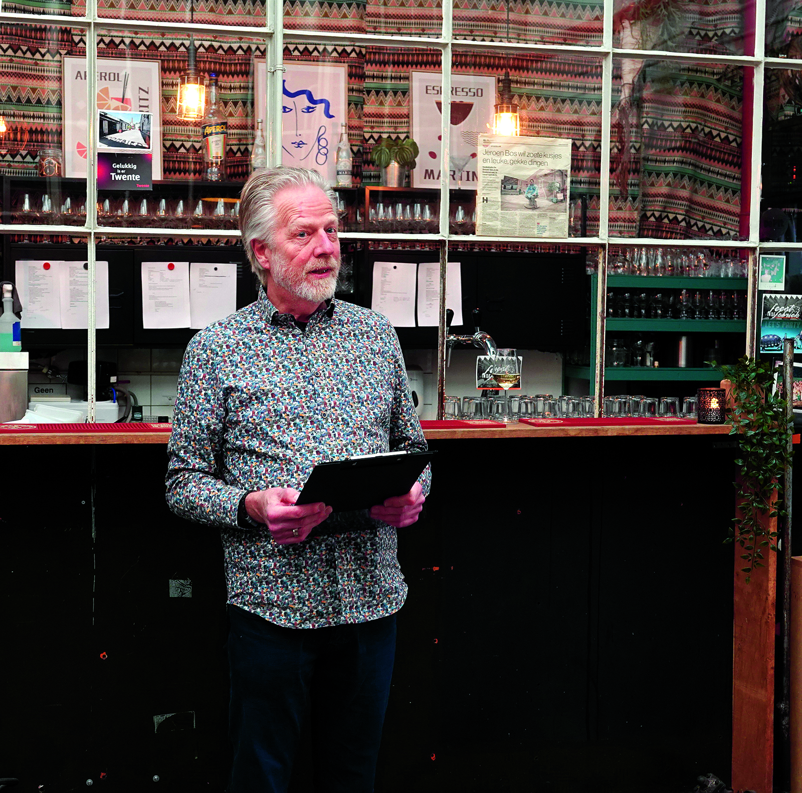 Voorzitter Popquiz XL Tom Weel houdt een speech.JPG